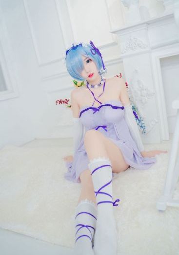 女子大乱斗完整版_十万网红美女美酱